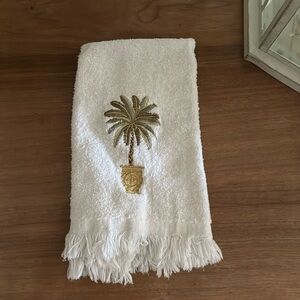 Palm tree finger tip towel